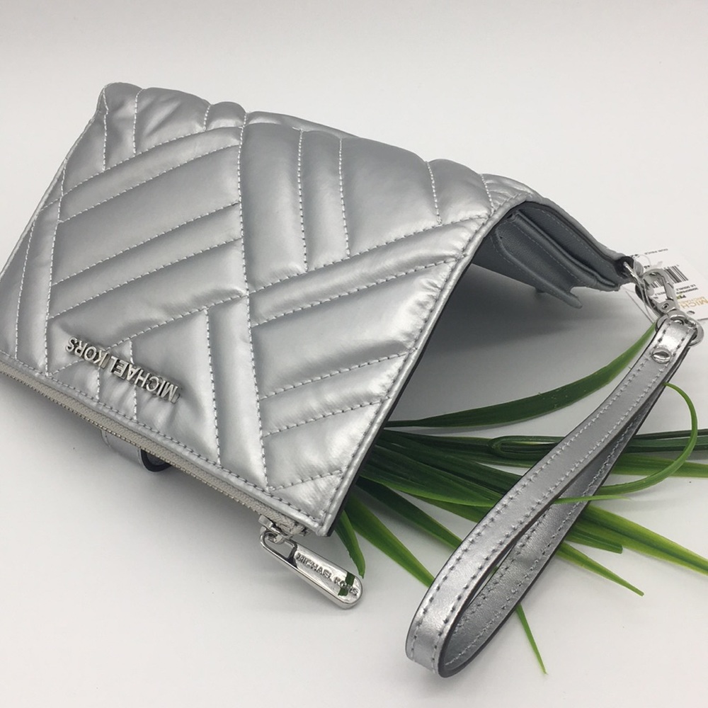 Michael Kors Peyton Silver LG Double Zip Wristlet - Picture 7 of 8
